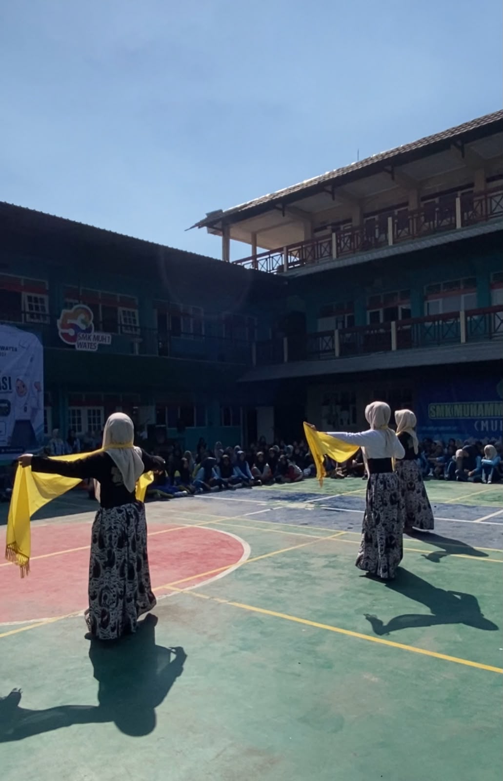 EKSTRAKURIKULER SENI TARI